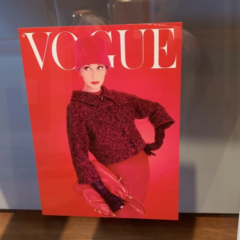 Framed Vogue cover. Black frame with glass background - Picture 2 of 6
